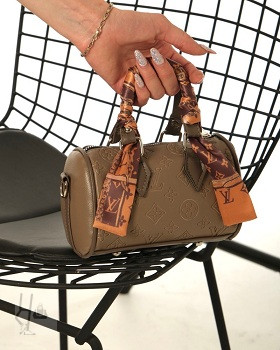 کیف صندوقی مارک دار دخترانه